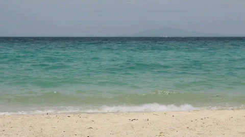 Small waves breaking on beach Stock-Footage 664307