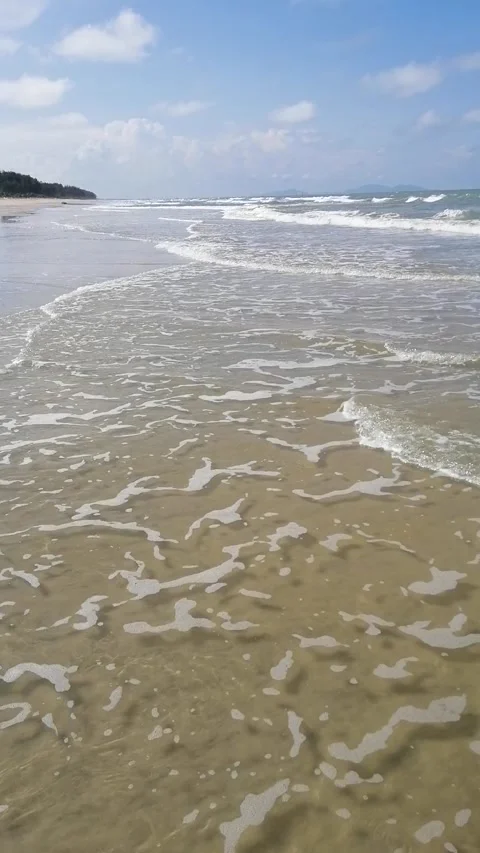 Small waves close up at beach Stockbeeldmateriaal 171969381
