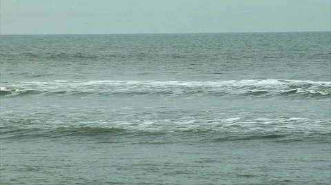 Small Waves Come Ashore 스톡 동영상 54759190