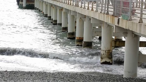 Small waves at the shore next to the marina in Sochi Video stock 76857969
