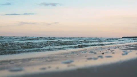 Small waves slowly rolling onto beach in twilight sunset blue evening light 스톡 동영상 91394768