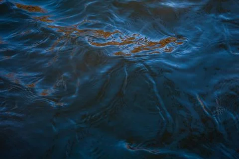 Small waves on the surface of the water, blue clear crystalline water 库存照片