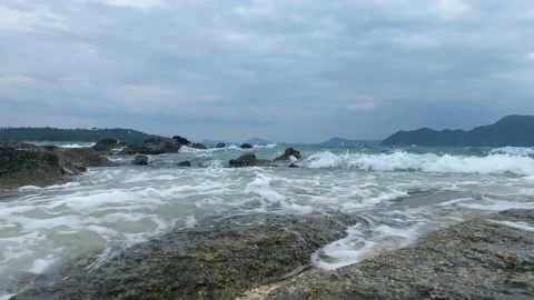 Small waves turn into foam on the shore. Stock Footage 236693130