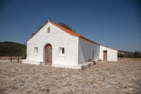 Small whitewashed Chapel of Senhora do Castelo in Vila Velha de Rodao, Portugal Stock Photos