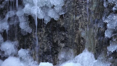 Small winter waterfall 库存影片 161466910