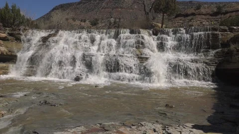 Small year round waterfall in Utah Vidéo 260513886