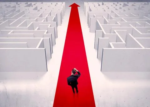 Smart businessman avoiding maze concept Foto stock