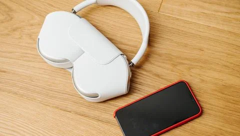 Smart Case with Apple Computers AirPods Max over-ear headphones with Adaptive EQ Foto stock