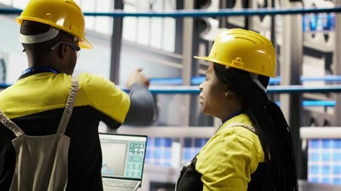 Smart factory engineering team using laptop to analyze IoT sensors data Video stock 308718504