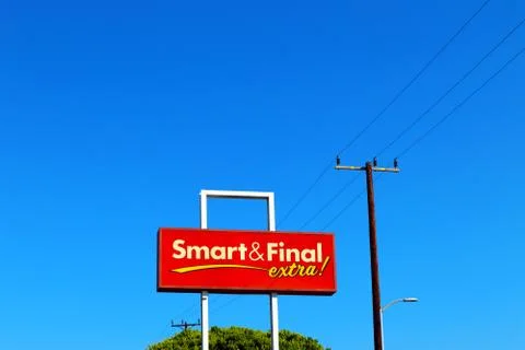 SMART &amp; FINAL Extra! Warehouse-style food and supply store Stock Photos