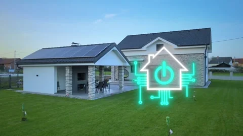 Smart home exterior with connected device icon animation 库存影片 339875978
