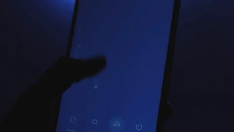 Smart home lighting technology. Remote controlling light with a phone app. Vidéo 98629139