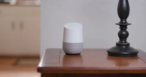 Smart Home Voice Controlled Gadget Turning On Smart Light Bulb - Wide Vidéo 91561306
