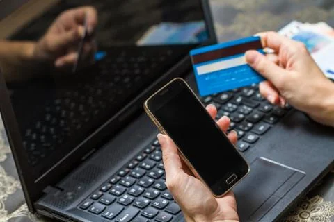 Smart phone and computer for on line payment Foto stock