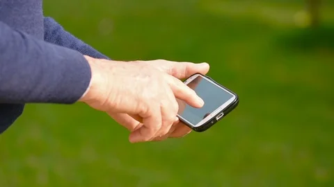 Smart phone App 動画素材 104925504