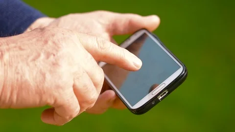 Smart phone App Hands 動画素材 104925558