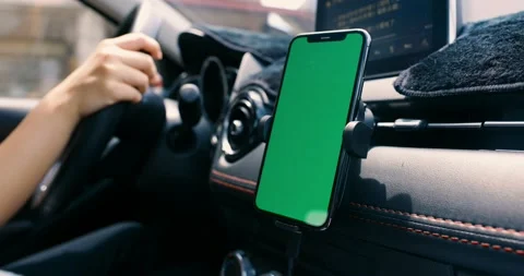 Smart phone with green screen in the drivers' seat Video stock 195091895