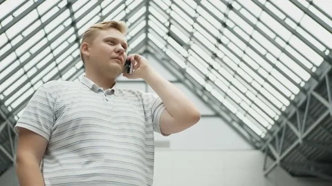 Smart phone man calling on mobile phone at night in city. Handsome young Stock Footage 82119582