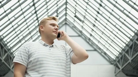 Smart phone man calling on mobile phone at night in city. Handsome young Stock Footage 82120097