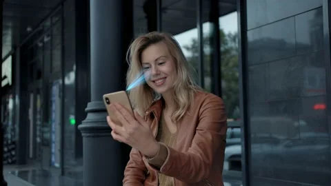 Smart Phone Technology Using Facial Recognition Biometrics Iris Modern People 4k 库存影片 151092508