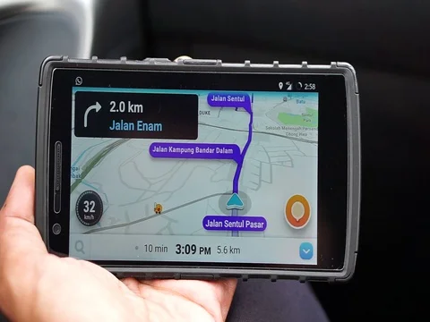 Smart phone waze application to show the city's road direction Stock Footage 91277347