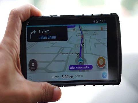 Smart phone waze application to show the city's road direction Stock Footage 91277372