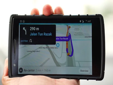 Smart phone waze application to show the city's road direction Stock Footage 91277381