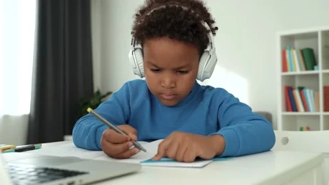 Smart primary school afro child boy learning online Video stock 169614354