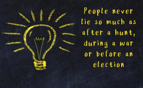 Smart quotation handwritten on a chalkboard and a light bulb sketch Stock Illustration