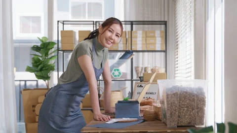 Smart SME go green digital startup and eco friendly net zero shop. 스톡 동영상 232653089
