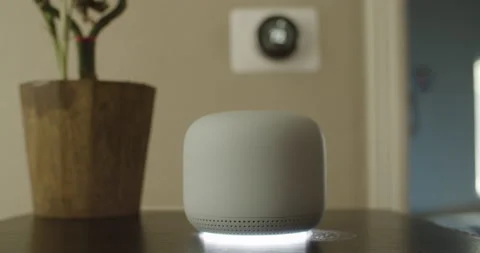 Smart Speaker turns down tempature dolly out Video stock 131991640