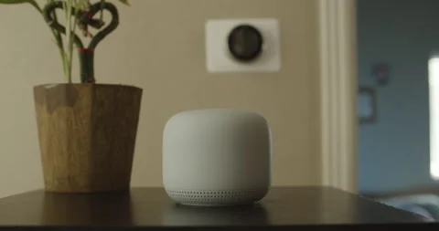 Smart Speaker turns down tempeture dolly in 스톡 동영상 132014685