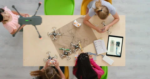 Smart students building, watching and making drones from tablet tutorial 库存影片 202107801