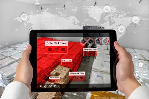 Smart warehouse management system using augmented reality technology Foto stock