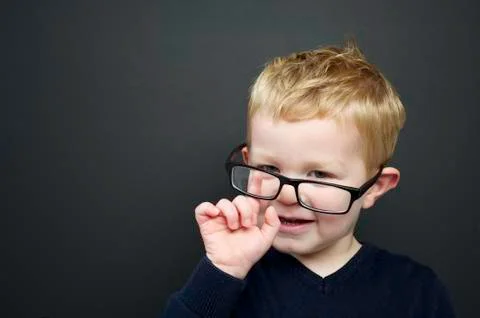Smart young boy stood infront of a blackboard Stockfoto's