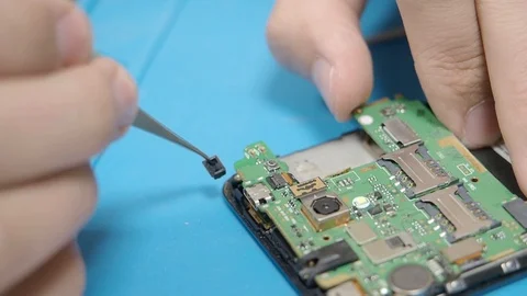 Smartphone assembling in repair shop 動画素材 113675445