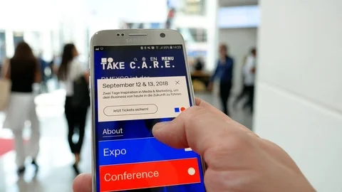 Smartphone at conference Video stock 104920214