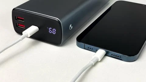 The smartphone is connected to an external battery Фото