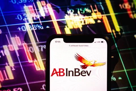 Smartphone displaying logo of Anheuser-Busch InBev Stock Photos