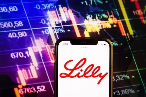Smartphone displaying logo of Eli Lilly and Company Stock Photos
