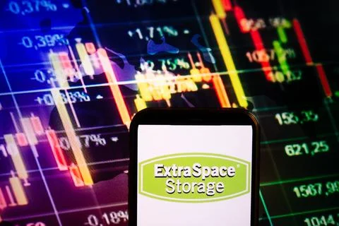 Smartphone displaying logo of Extra Space Storage Stock Photos