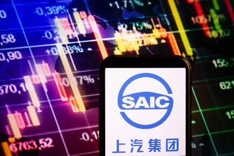 Smartphone displaying logo of SAIC Motor Stock Photos