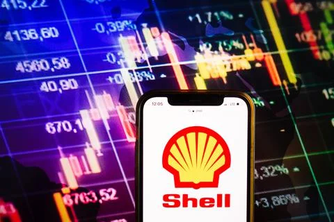 Smartphone displaying logo of Shell plc Stock Photos