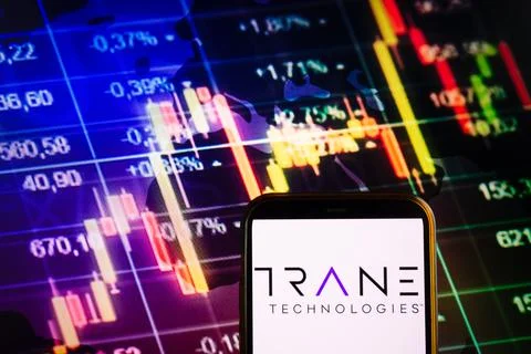 Smartphone displaying logo of Trane Technologies Stock Photos