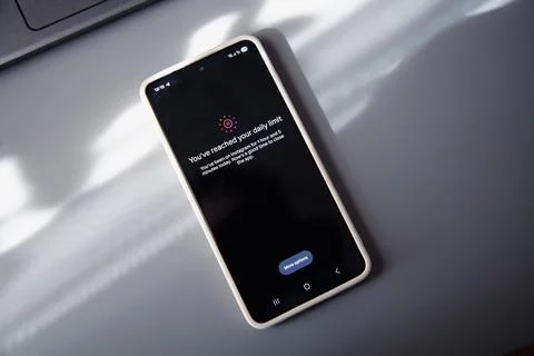 Smartphone displaying message about closing social media application Stock Photos