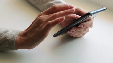 Smartphone in female hands. Stock-Footage 150236164
