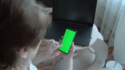 A smartphone with a green chromakey Stock Footage 167591048