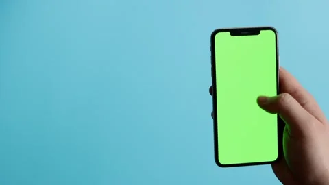 Smartphone with Green Screen on Blue Background 库存影片 325036283