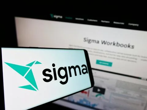 Smartphone with logo of American cloud analytics company Sigma Computing Inc. on Stock Photos