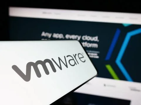  Smartphone with logo of American cloud computing company VMware Inc. on s... Foto stock